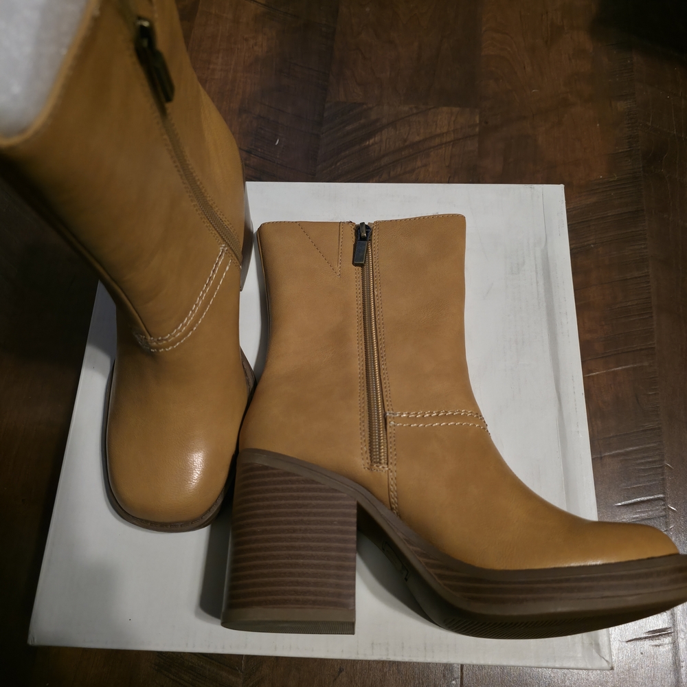 Sun + Stone Tan Heeled Boots - Picture 3 of 8